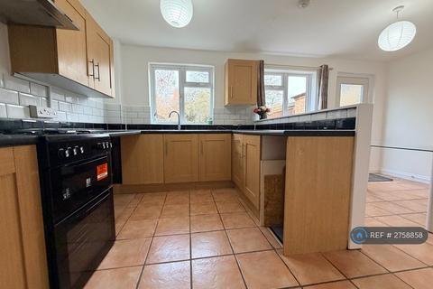 3 bedroom terraced house to rent, Loriner Place, Downs Barn, Milton Keynes, MK14