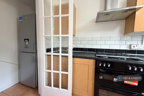 3 bedroom terraced house to rent, Loriner Place, Downs Barn, Milton Keynes, MK14