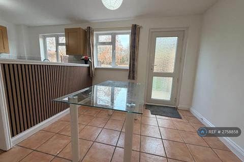 3 bedroom terraced house to rent, Loriner Place, Downs Barn, Milton Keynes, MK14