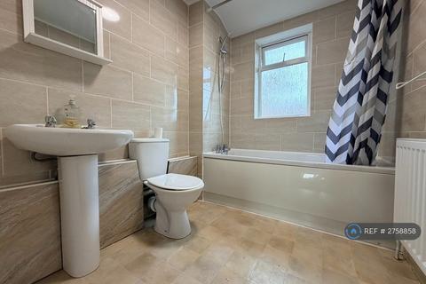 3 bedroom terraced house to rent, Loriner Place, Downs Barn, Milton Keynes, MK14