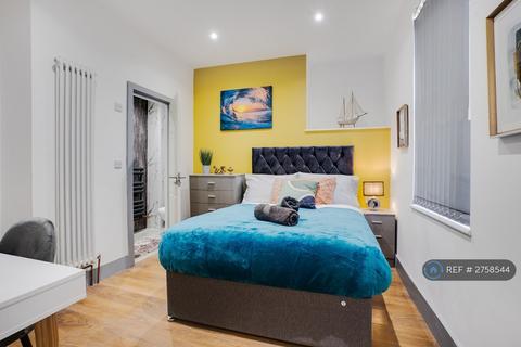 1 bedroom in a house share to rent, Carlton Road, Birkenhead, CH42