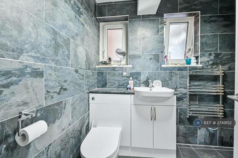 2 bedroom flat to rent, Broadmayne, London, SE17