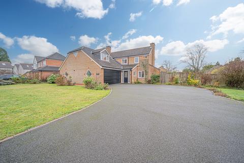 4 bedroom detached house for sale, Bushwood Drive, Dorridge, B93
