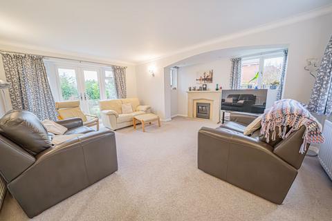 4 bedroom detached house for sale, Bushwood Drive, Dorridge, B93