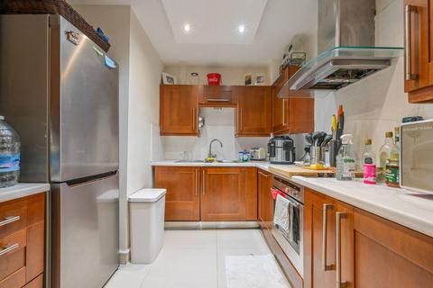 2 bedroom flat for sale, Cascades Tower, Canary Wharf, London, E14