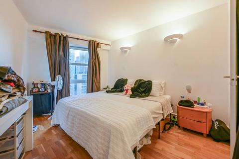 2 bedroom flat for sale, Cascades Tower, Canary Wharf, London, E14