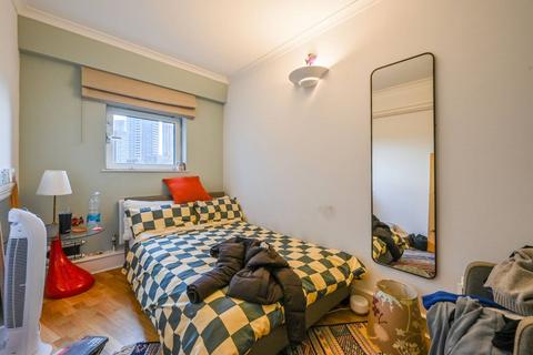 2 bedroom flat for sale, Cascades Tower, Canary Wharf, London, E14