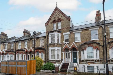 3 bedroom flat to rent, .Elm Park, Brixton Hill, London, SW2
