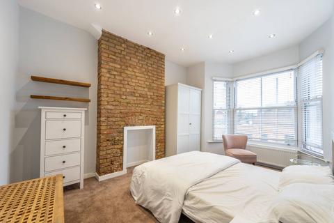 2 bedroom flat to rent, Strode Road, Willesden, London, NW10