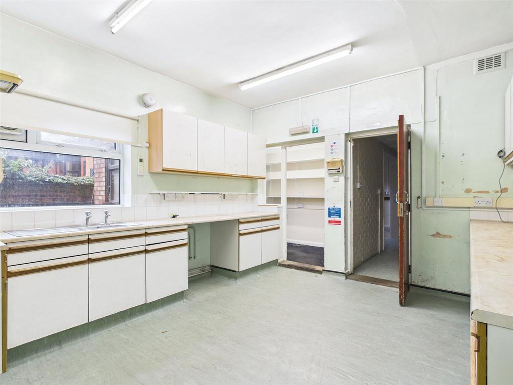 Middle Kitchen