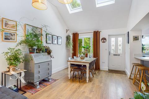 4 bedroom semi-detached house for sale, Knightwake Road, New Mills, SK22