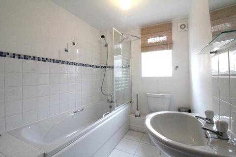 2 bedroom flat to rent, Mawkin Close, Norwich NR5