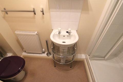 2 bedroom flat to rent, Mawkin Close, Norwich NR5