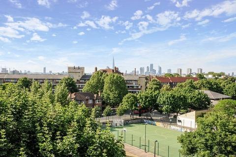 3 bedroom flat to rent, Fenham Road, Peckham, London, SE15
