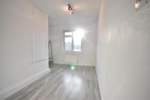 2 bedroom maisonette for sale, Brambles Close, Isleworth