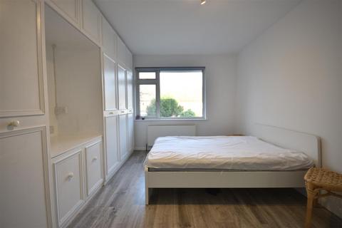 2 bedroom maisonette for sale, Brambles Close, Isleworth