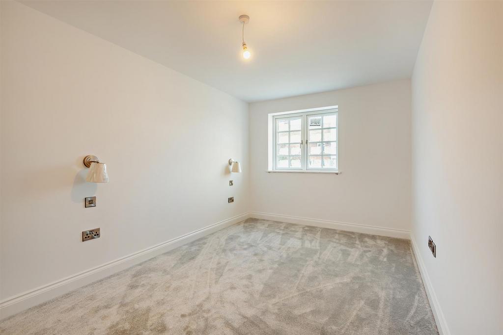 8674000-interior34-800.jpg