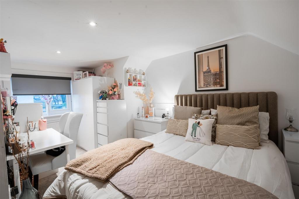 Mainbedroom.jpg
