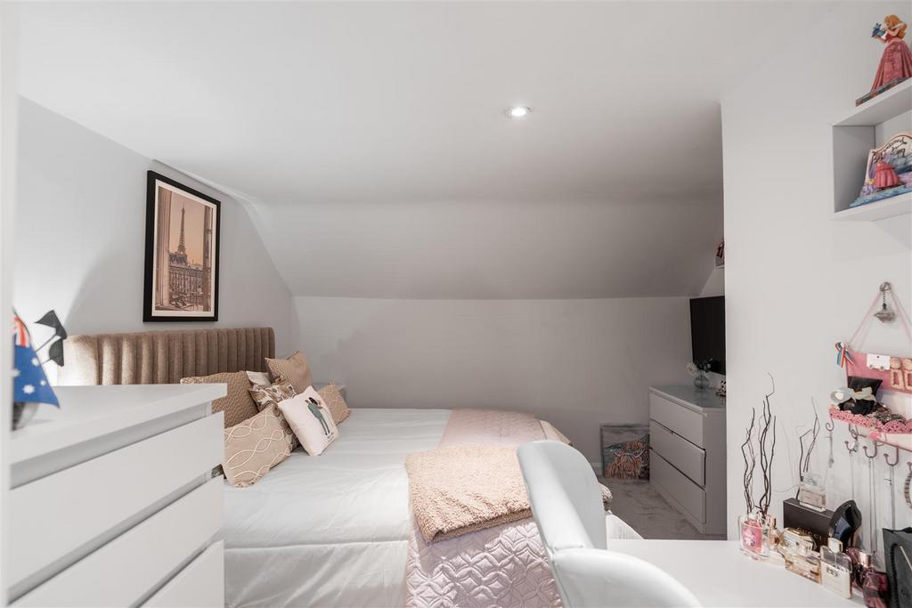 Mainbedroom.jpg