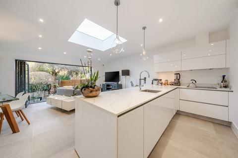 3 bedroom end of terrace house to rent, Torwood Road, Putney, London, SW15
