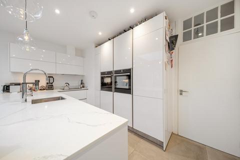 3 bedroom end of terrace house to rent, Torwood Road, Putney, London, SW15