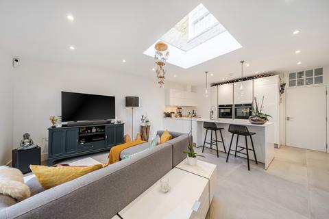 3 bedroom end of terrace house to rent, Torwood Road, Putney, London, SW15
