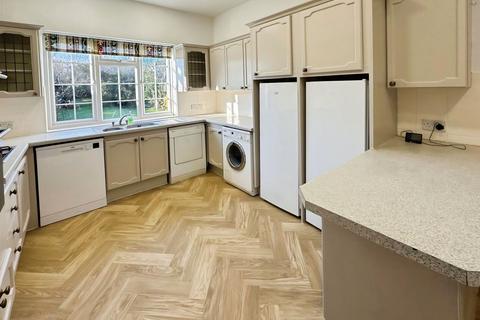 4 bedroom semi-detached house to rent, Elmwood Avenue, Harrow, HA3