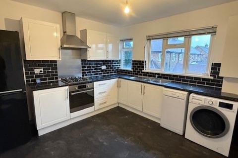 2 bedroom maisonette to rent, Shelton Avenue, Warlingham, Surrey, CR6 9NF