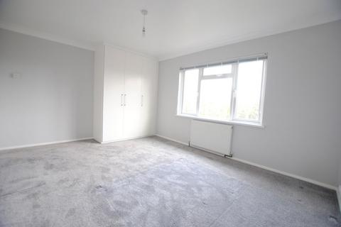 2 bedroom maisonette to rent, Shelton Avenue, Warlingham, Surrey, CR6 9NF