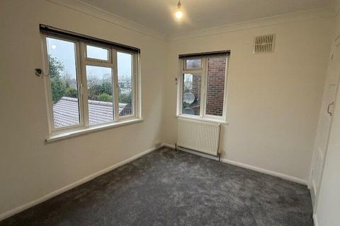 2 bedroom maisonette to rent, Shelton Avenue, Warlingham, Surrey, CR6 9NF