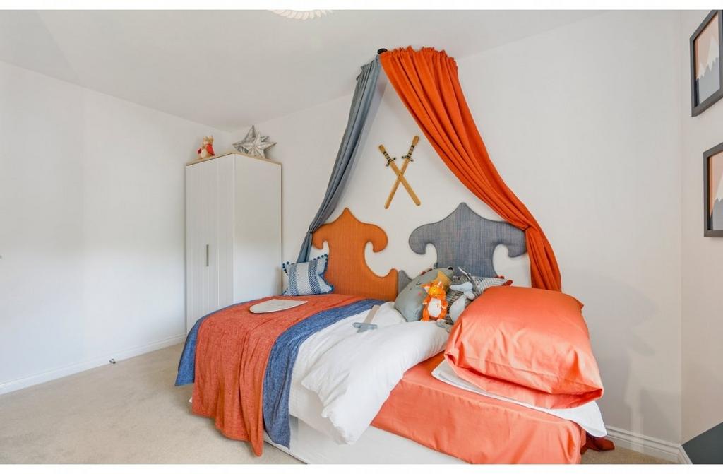 Hazelfields - The Woodhall - Bedroom 4