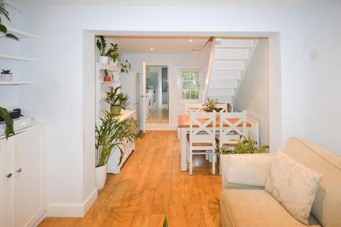 2 bedroom terraced house to rent, Bartholomew Road, Bishop`s Stortford