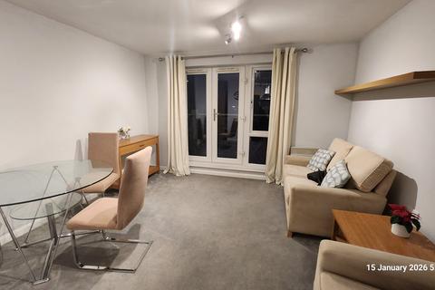 2 bedroom flat to rent, Mill Street, Slough SL2