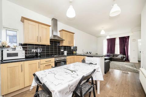 3 bedroom flat to rent, Windmill Road, London W5