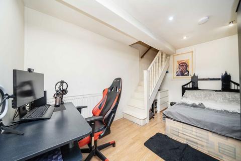 3 bedroom flat to rent, Windmill Road, London W5