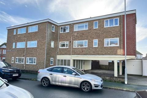 2 bedroom flat for sale, 33 Coombe Lodge, Claremont Road, Seaford