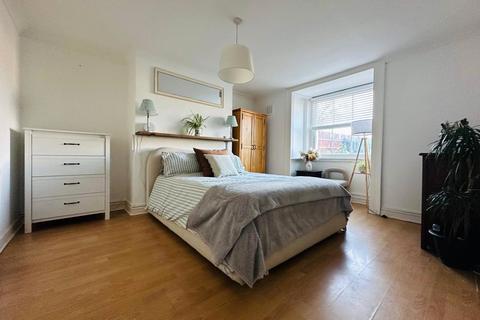 undefined, Flat D, 16 Rutland Park, London, SE6