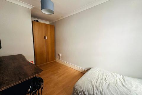 undefined, Flat D, 16 Rutland Park, London, SE6