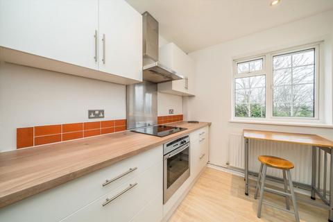 2 bedroom house to rent, Effingham Road, Surbiton KT6