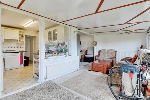 2 bedroom bungalow to rent, Teignmouth Drive, Rayleigh, SS6