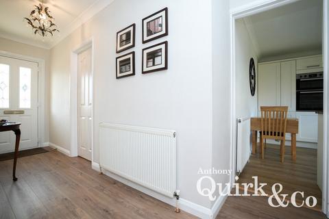 2 bedroom detached bungalow for sale, Chapman Road, Canvey Island, SS8