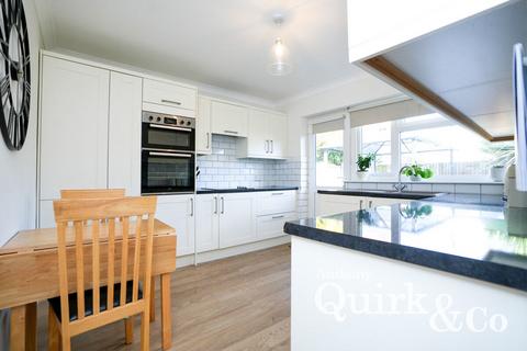 2 bedroom detached bungalow for sale, Chapman Road, Canvey Island, SS8