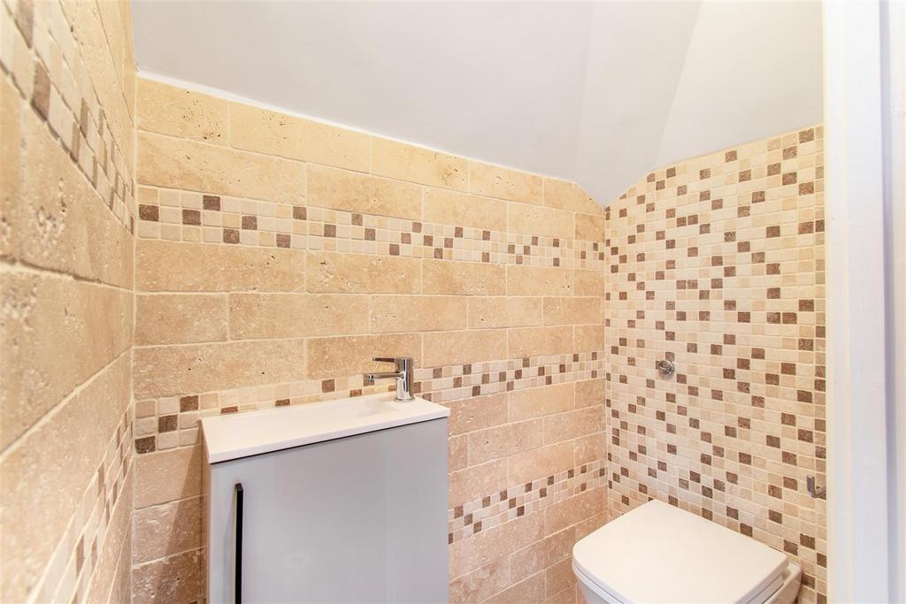MR en-suite.jpg