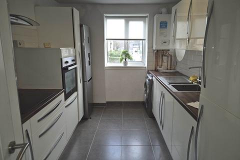 3 bedroom flat to rent, Nethercairn Road, Mansewood