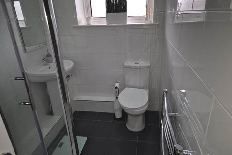3 bedroom flat to rent, Nethercairn Road, Mansewood