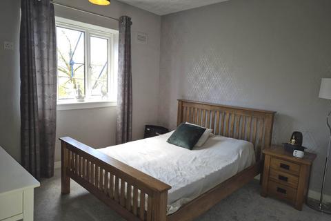 3 bedroom flat to rent, Nethercairn Road, Mansewood