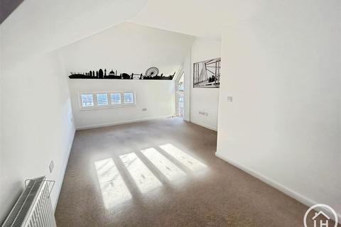 2 bedroom flat for sale, London Road, Teynham, Sittingbourne