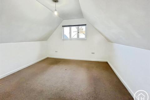 2 bedroom flat for sale, London Road, Teynham, Sittingbourne