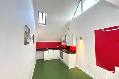2 bedroom flat for sale, London Road, Teynham, Sittingbourne