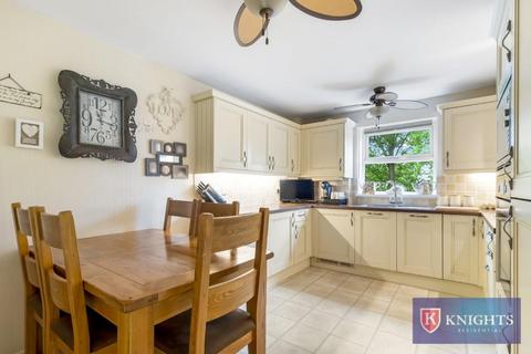 2 bedroom flat for sale, Church Street, London, N9